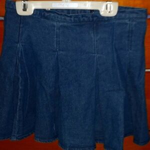 Size 5 Jr SO mini skirt with a flare.